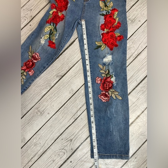 Emory Park Embroidered Cropped Jeans - Picture 7 of 11
